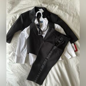 NWT Toddler 4 piece formal suit size 2